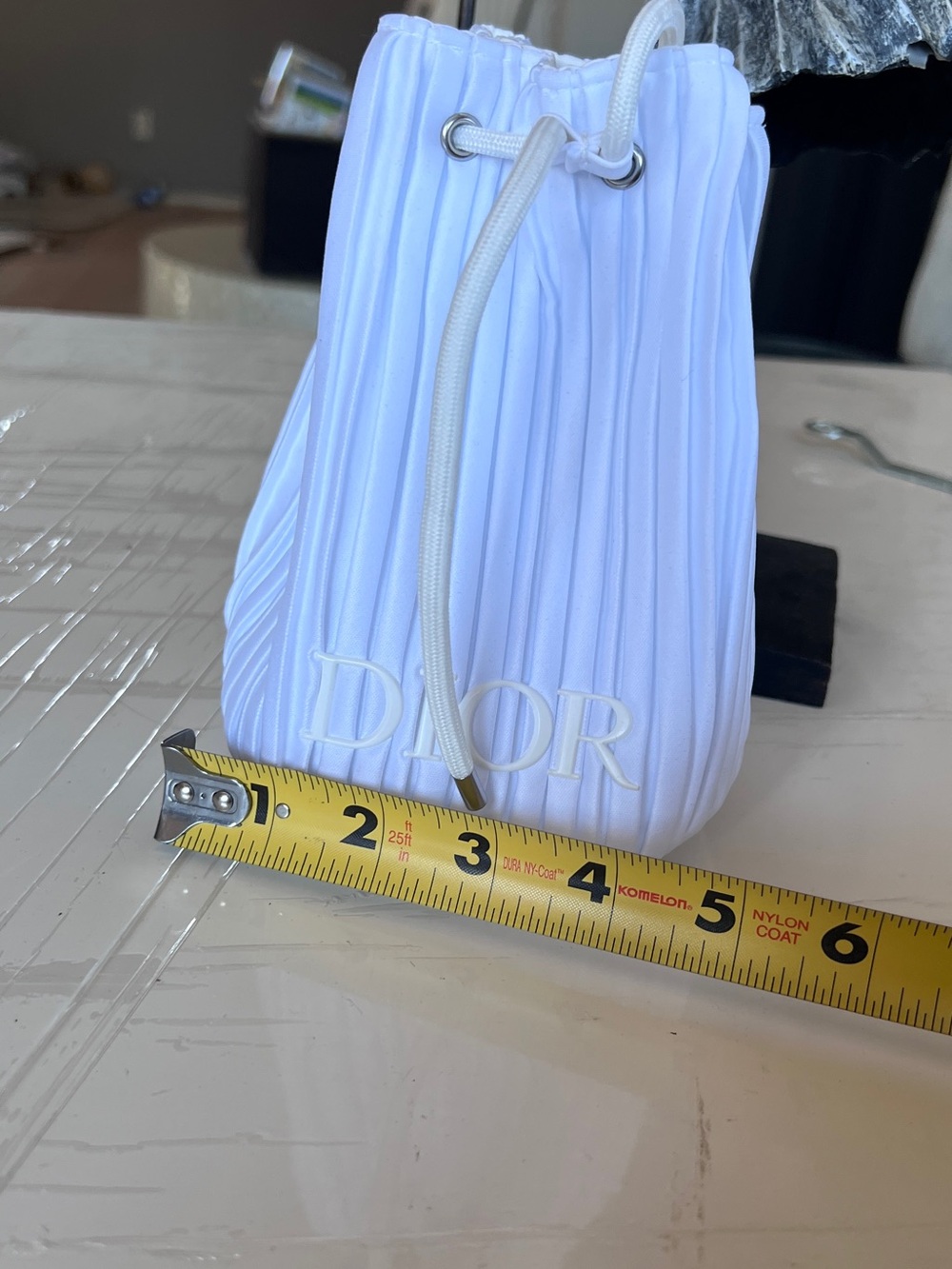 New! DIOR White Cosmetic Drawstring Bucket Bag - Picture 5 of 7